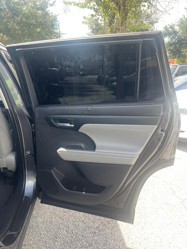 Toyota Highlander Platinum FWD (Natl) 2023