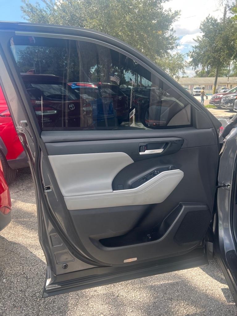 Toyota Highlander Platinum FWD (Natl) 2023
