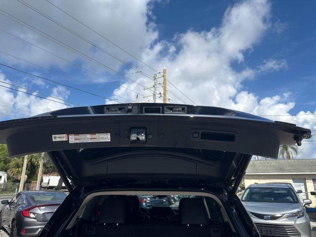 Toyota Highlander Platinum FWD (Natl) 2023