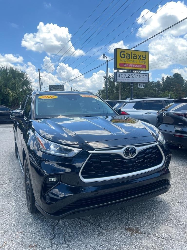 Toyota Highlander Platinum FWD (Natl) 2023