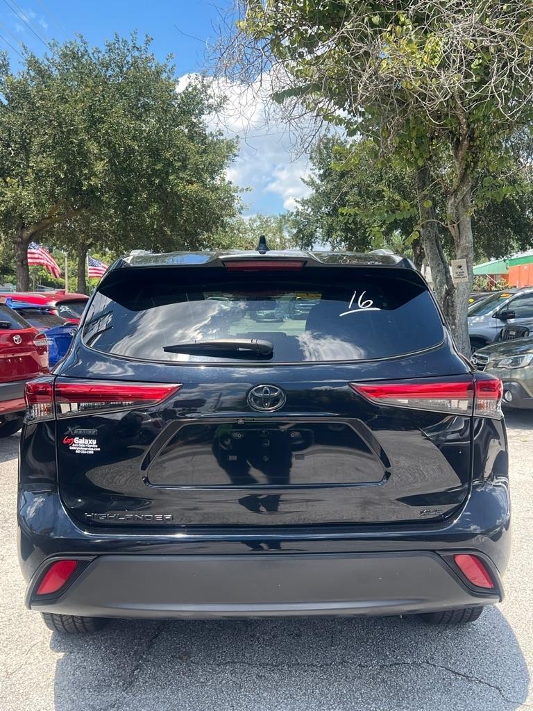 Toyota Highlander Platinum FWD (Natl) 2023