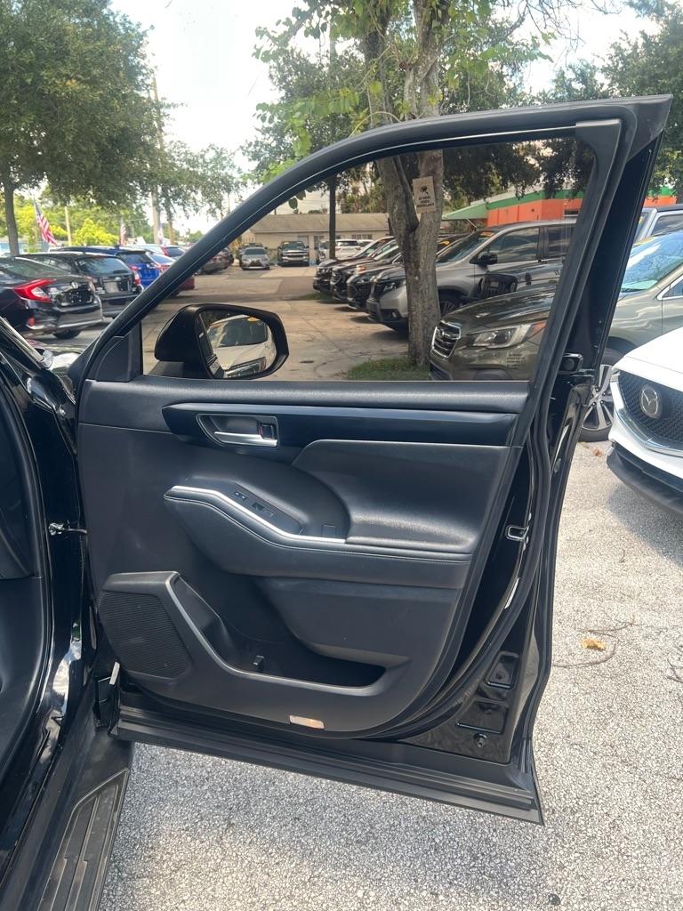 Toyota Highlander Platinum FWD (Natl) 2023