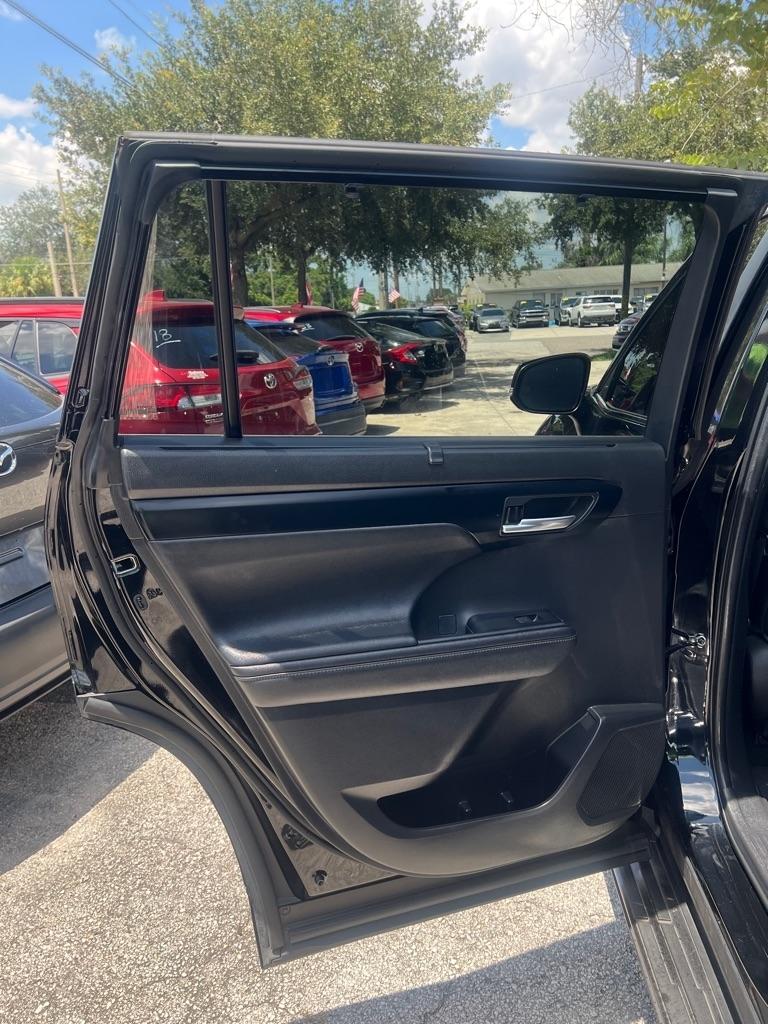 Toyota Highlander Platinum FWD (Natl) 2023