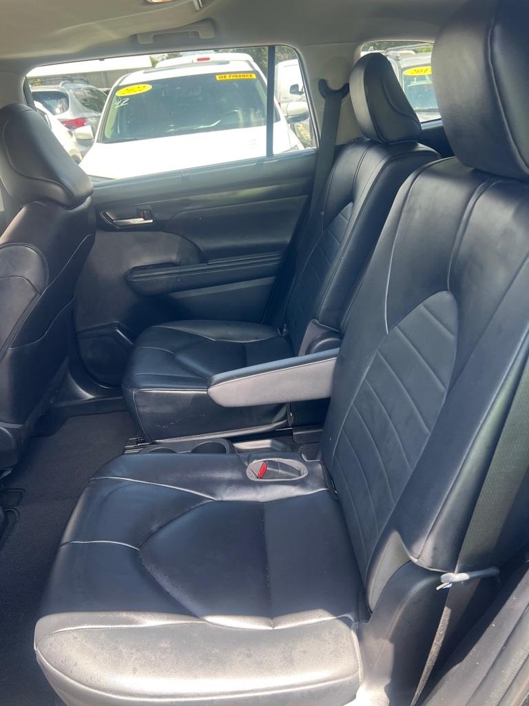 Toyota Highlander Platinum FWD (Natl) 2023