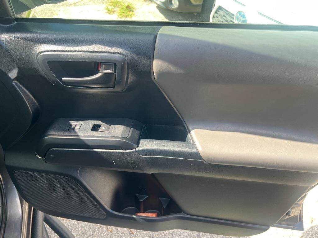 Toyota Tacoma SR5 Double Cab 5' Bed I4 4x2 AT (Natl) 2018