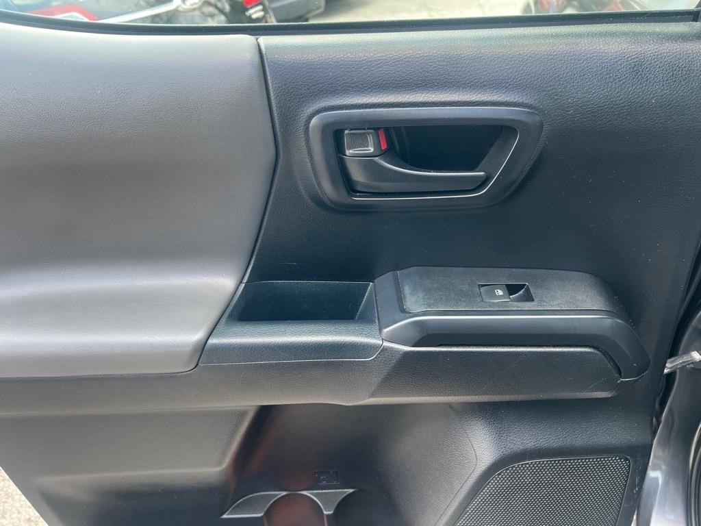 Toyota Tacoma SR5 Double Cab 5' Bed I4 4x2 AT (Natl) 2018