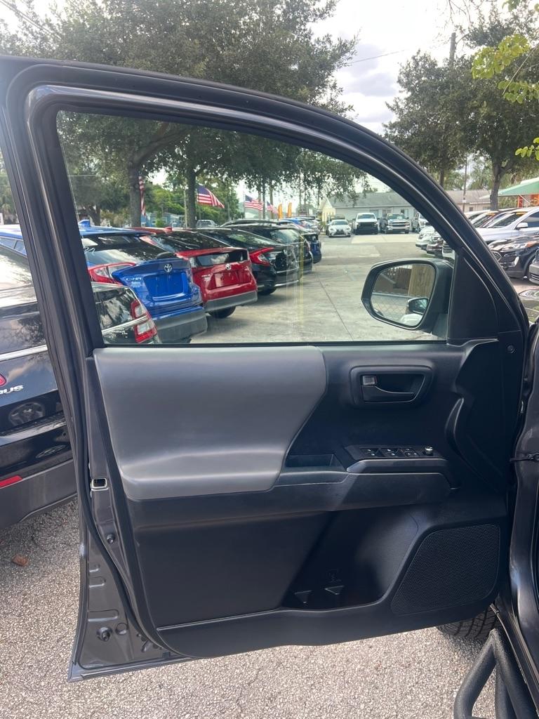 Toyota Tacoma SR5 Double Cab 5' Bed I4 4x2 AT (Natl) 2018