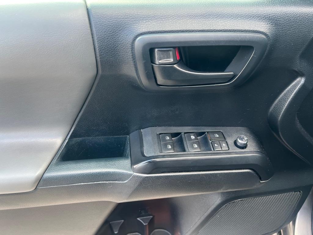 Toyota Tacoma SR5 Double Cab 5' Bed I4 4x2 AT (Natl) 2018