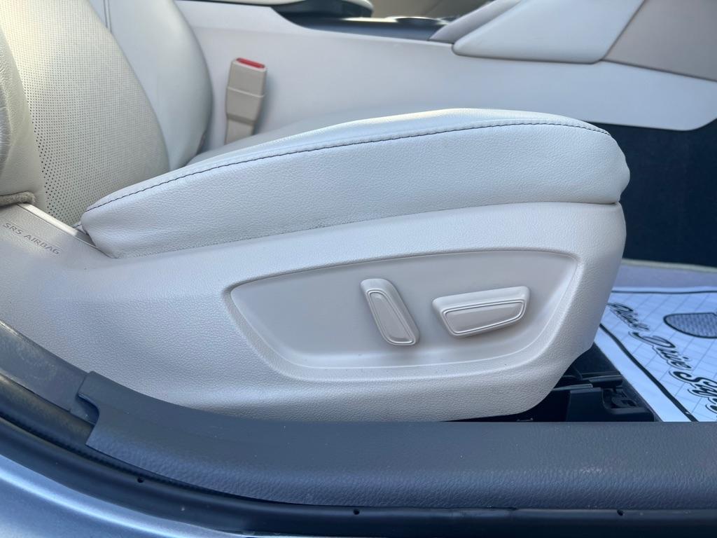 Toyota Camry XLE Auto (Natl) 2024