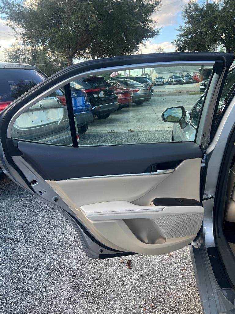 Toyota Camry XLE Auto (Natl) 2024
