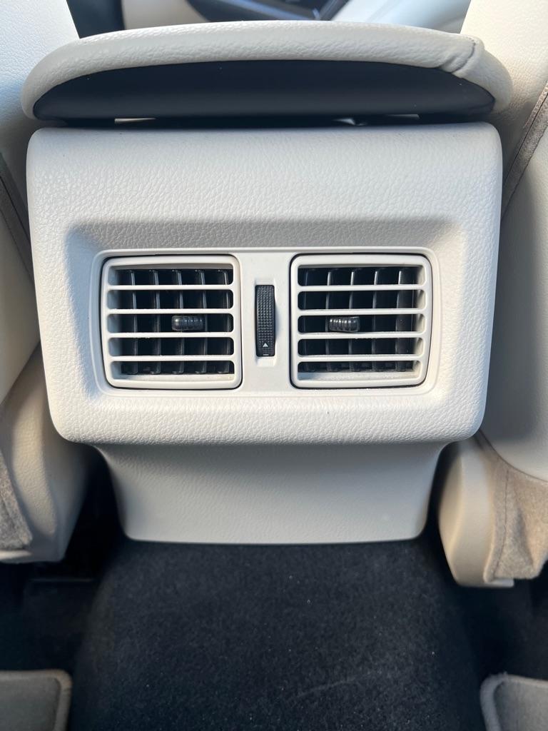 Toyota Camry XLE Auto (Natl) 2024