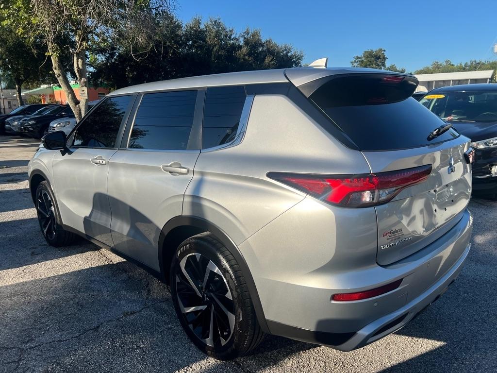 Mitsubishi Outlander SE Launch Edition FWD 2022