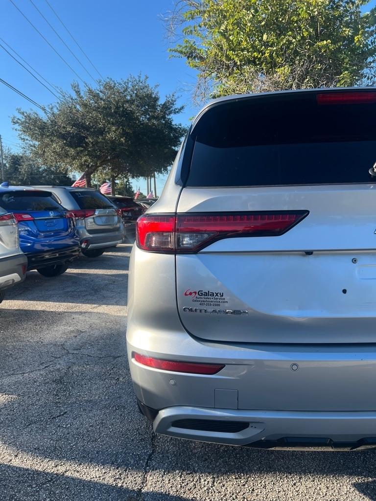 Mitsubishi Outlander SE Launch Edition FWD 2022