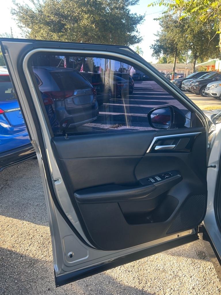 Mitsubishi Outlander SE Launch Edition FWD 2022