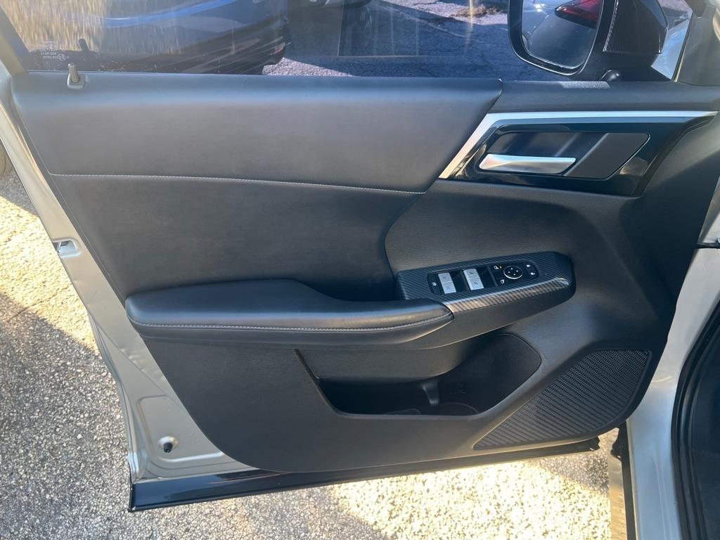 Mitsubishi Outlander SE Launch Edition FWD 2022