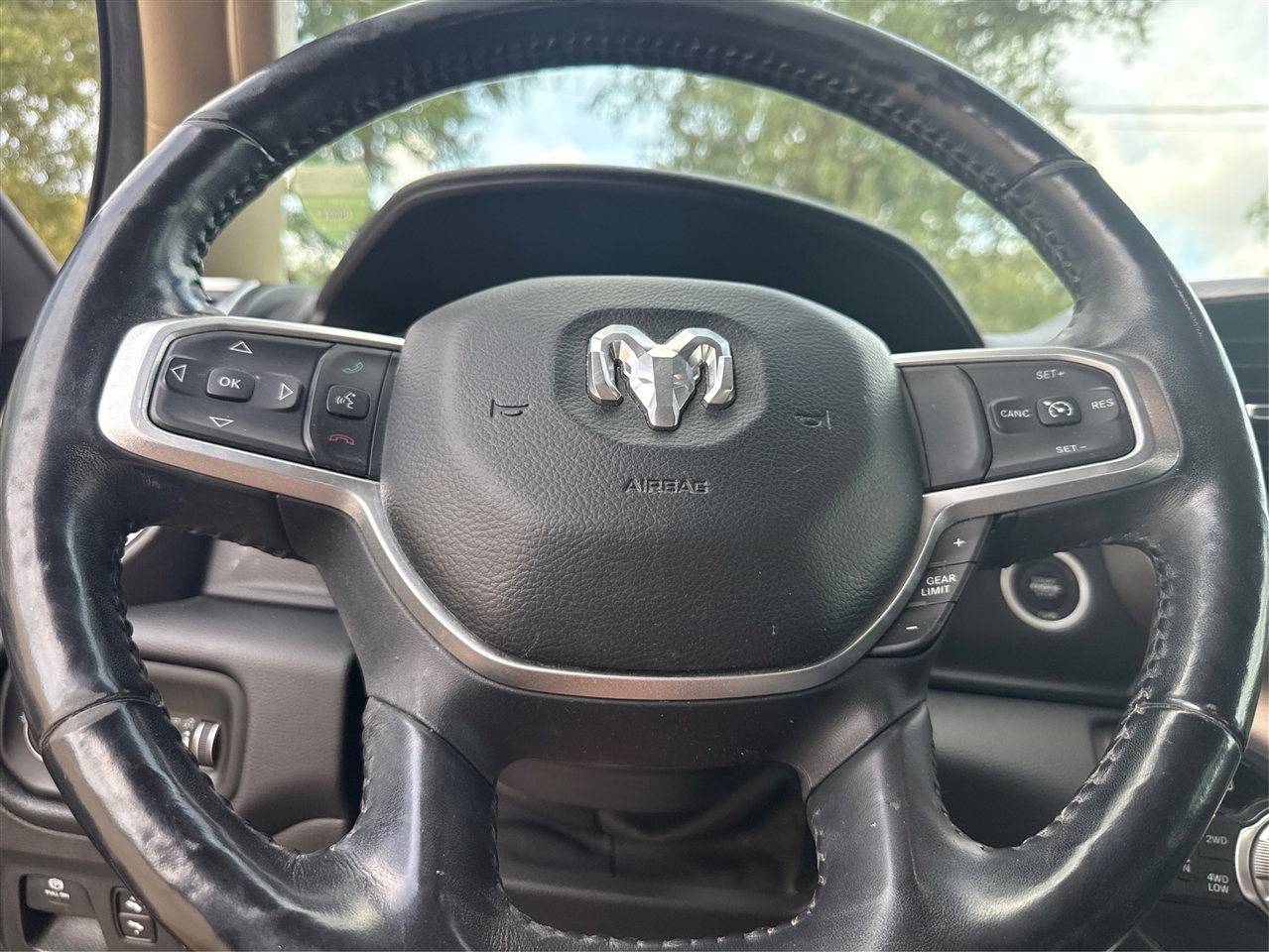 RAM 1500 Laramie Quad Cab 4WD 2020 RAM 1500 Laramie Quad Cab 4WD 2020