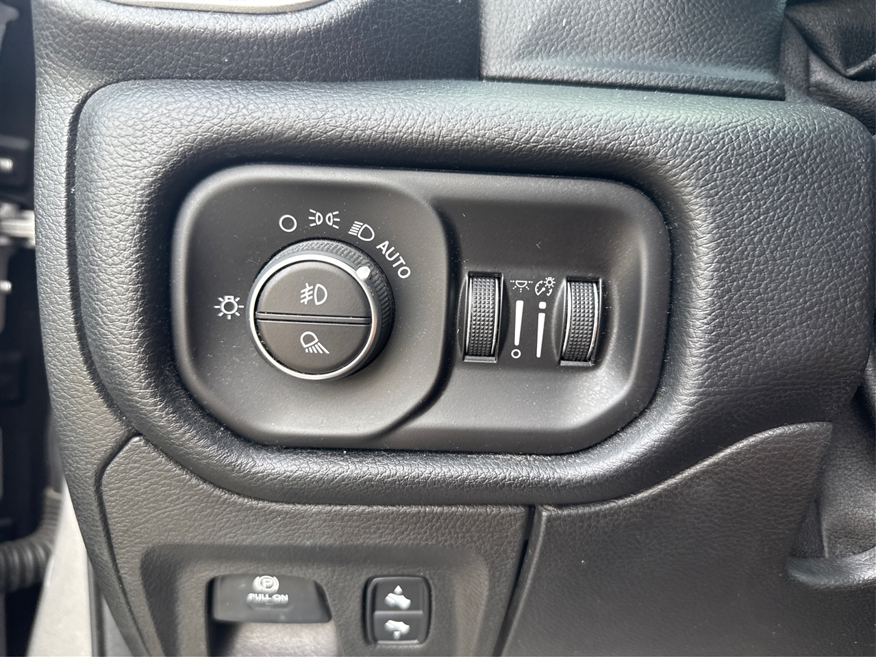 RAM 1500 Laramie Quad Cab 4WD 2020 RAM 1500 Laramie Quad Cab 4WD 2020