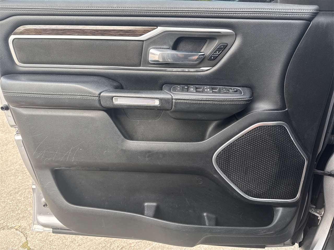 RAM 1500 Laramie Quad Cab 4WD 2020 RAM 1500 Laramie Quad Cab 4WD 2020
