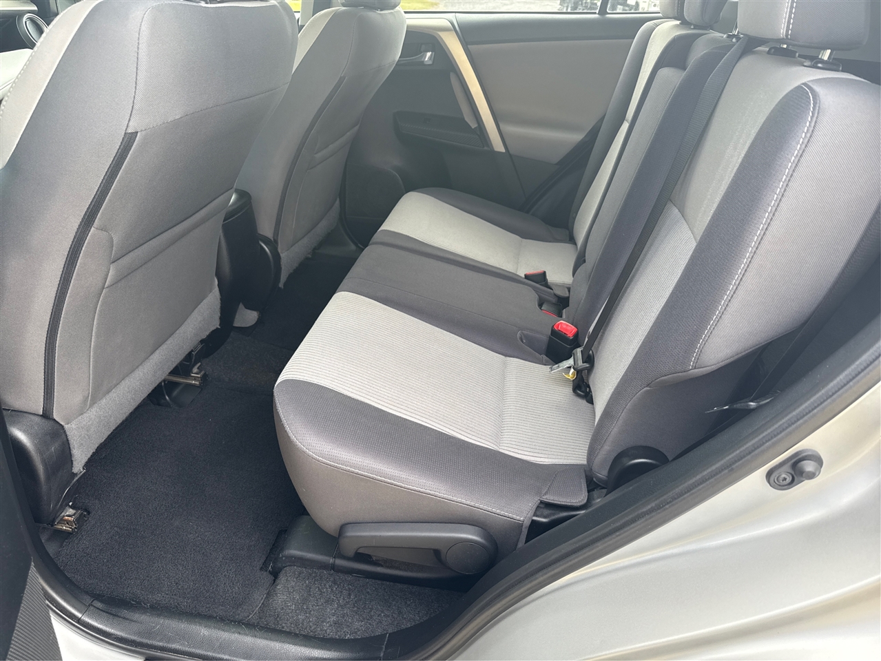 Toyota RAV4 XLE FWD 2014