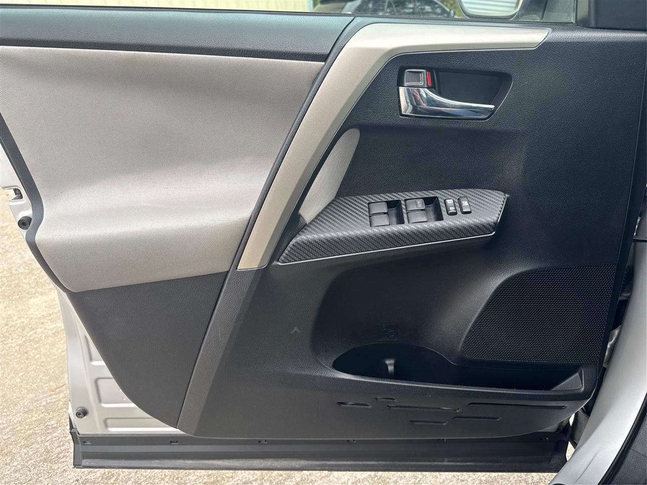 Toyota RAV4 XLE FWD 2014