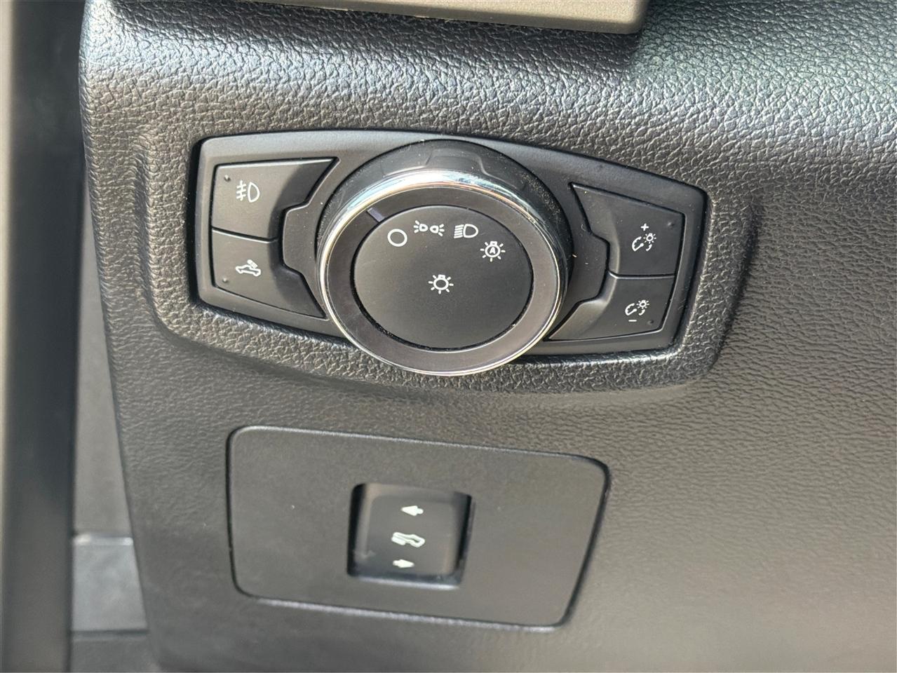 Ford F-150 Lariat SuperCrew 5.5-ft. Bed 4WD 2015