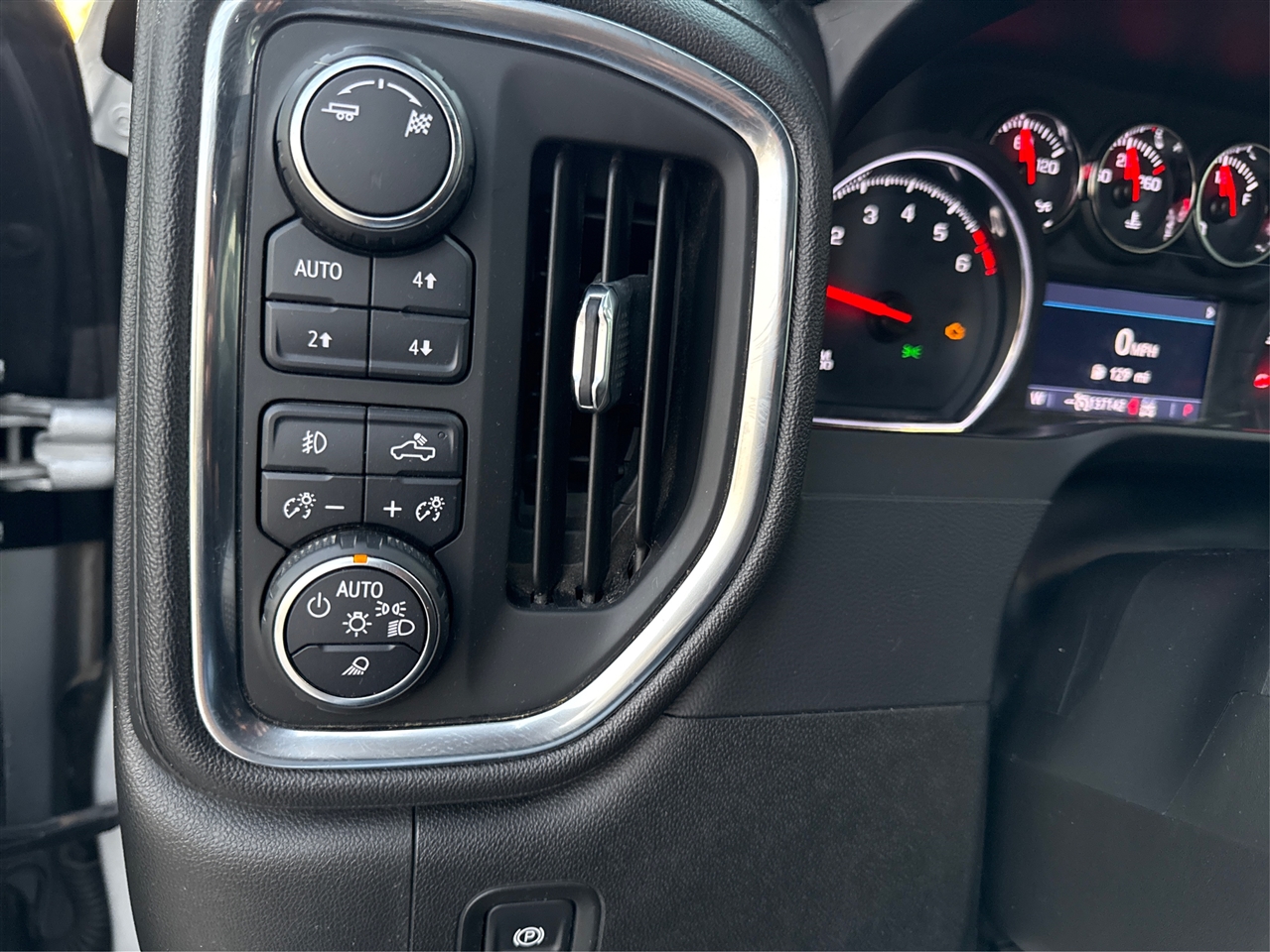 Chevrolet Silverado 1500 LT Trail Boss Crew Cab 4WD 2019