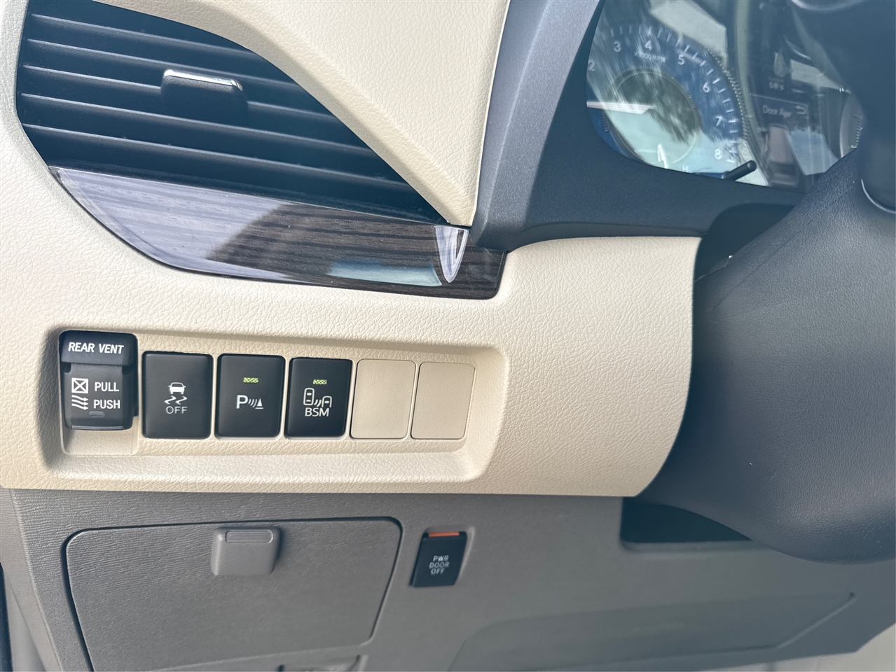 Toyota Sienna XLE FWD 8-Passenger V6 2016