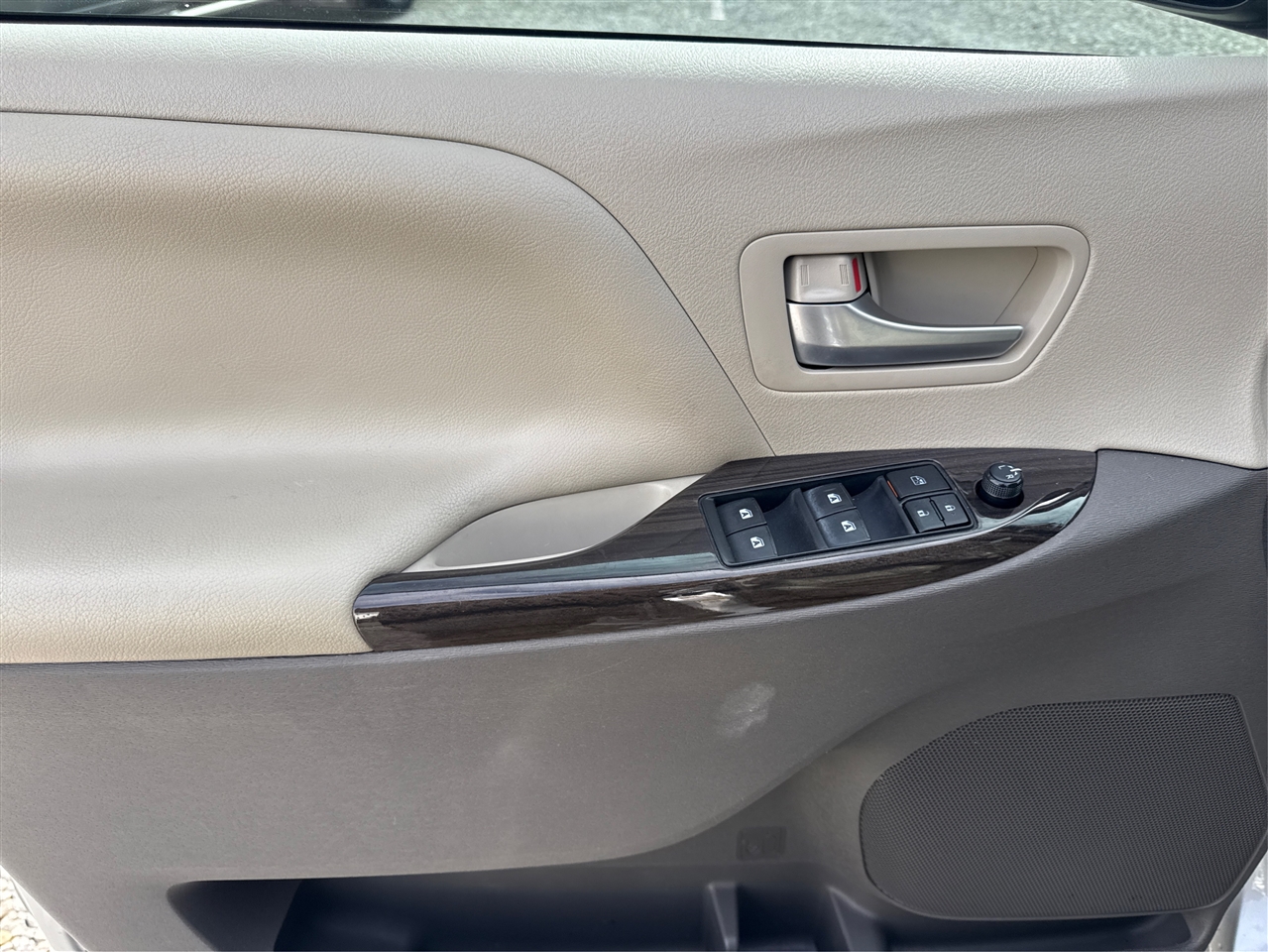 Toyota Sienna XLE FWD 8-Passenger V6 2016