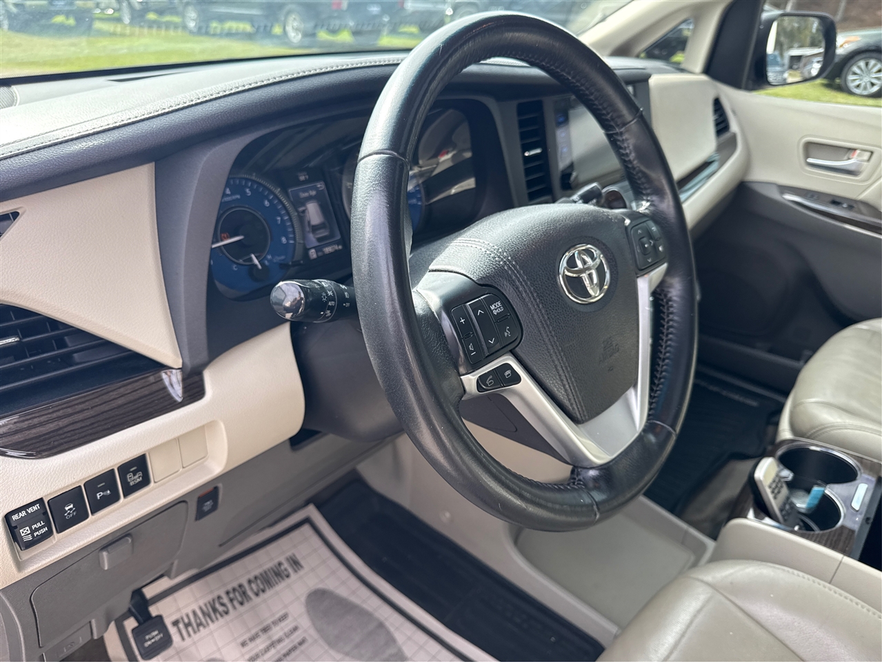 Toyota Sienna XLE FWD 8-Passenger V6 2016