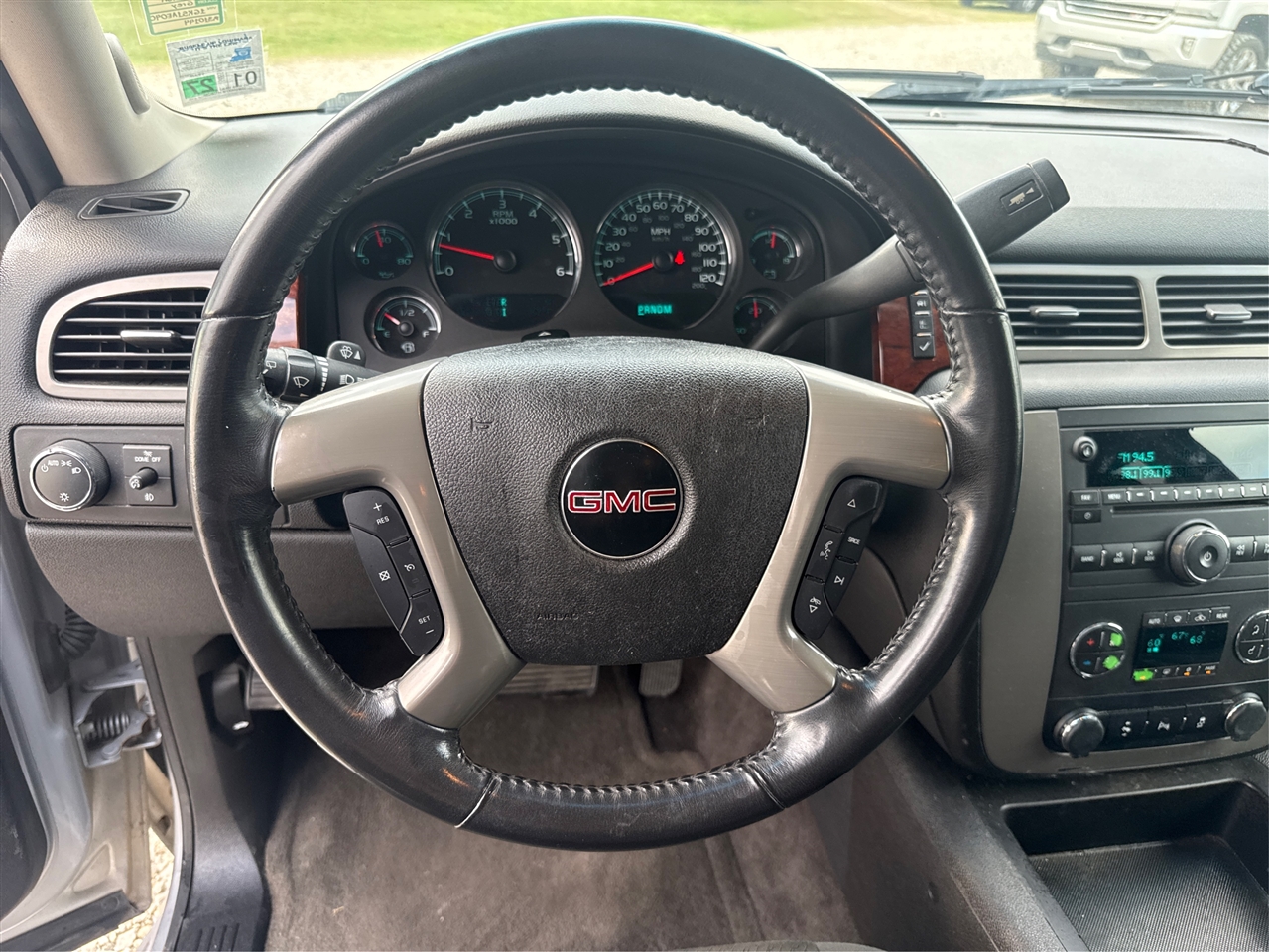 GMC Yukon SLE 2WD 2012