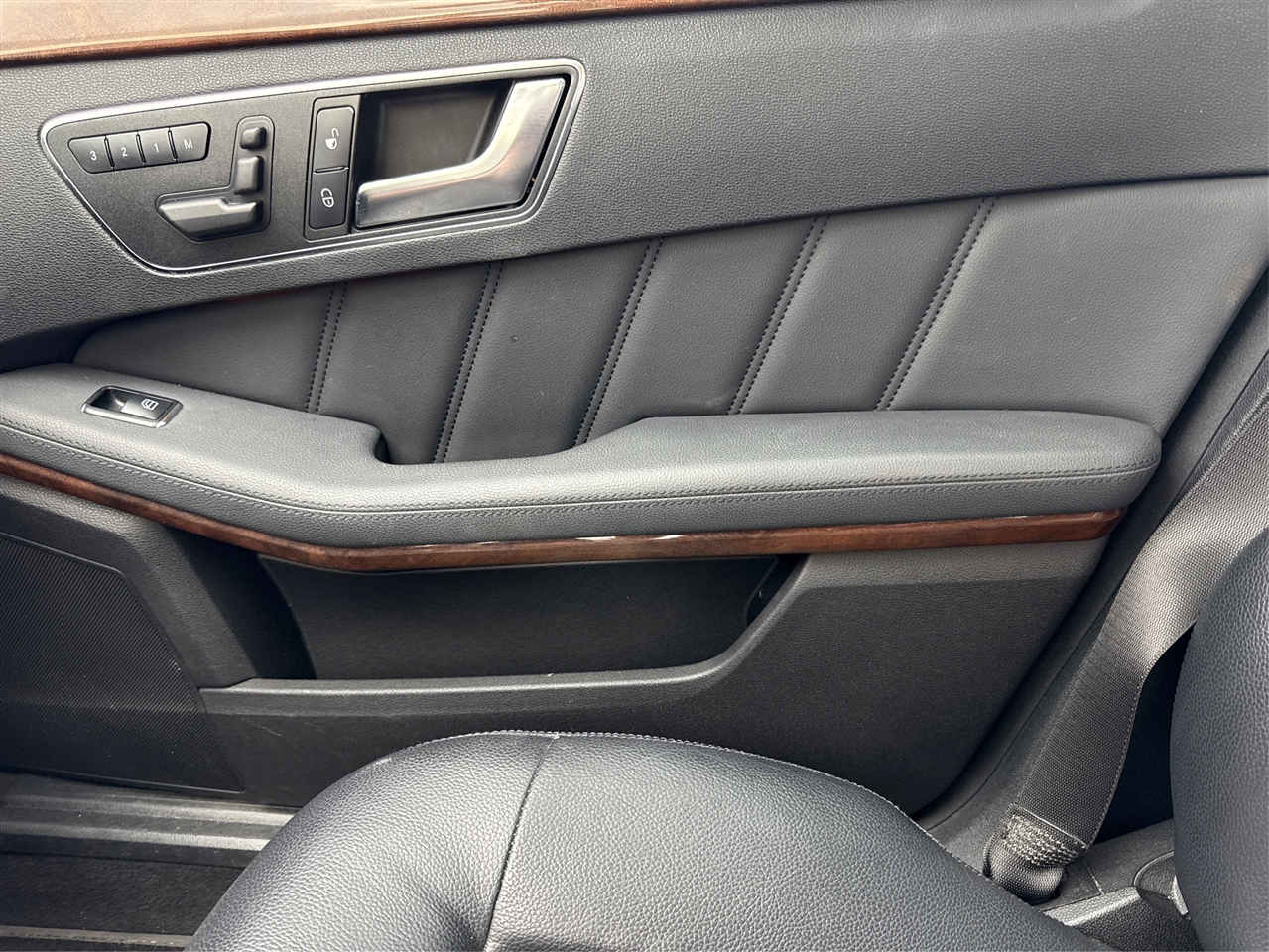 Mercedes-Benz E-Class E350 4MATIC Sedan 2012