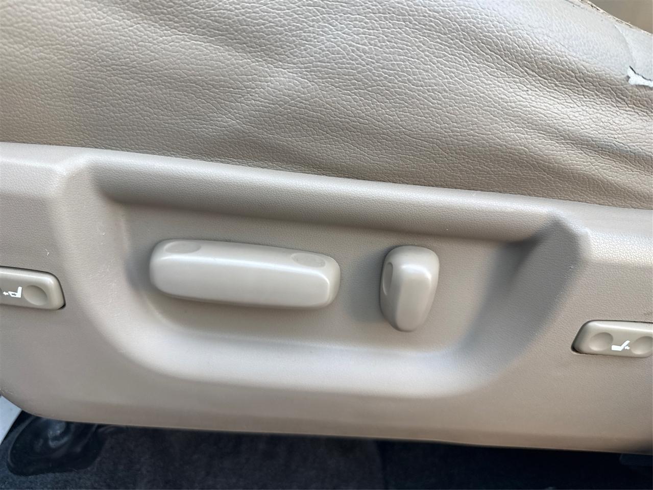 Toyota Sequoia SR5 5.7L 2WD 2013