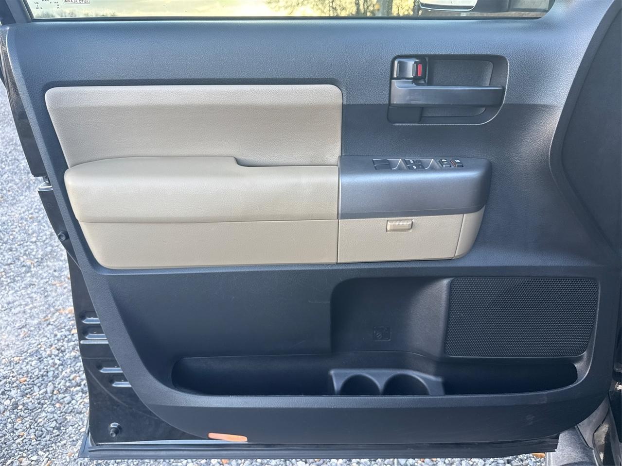 Toyota Sequoia SR5 5.7L 2WD 2013