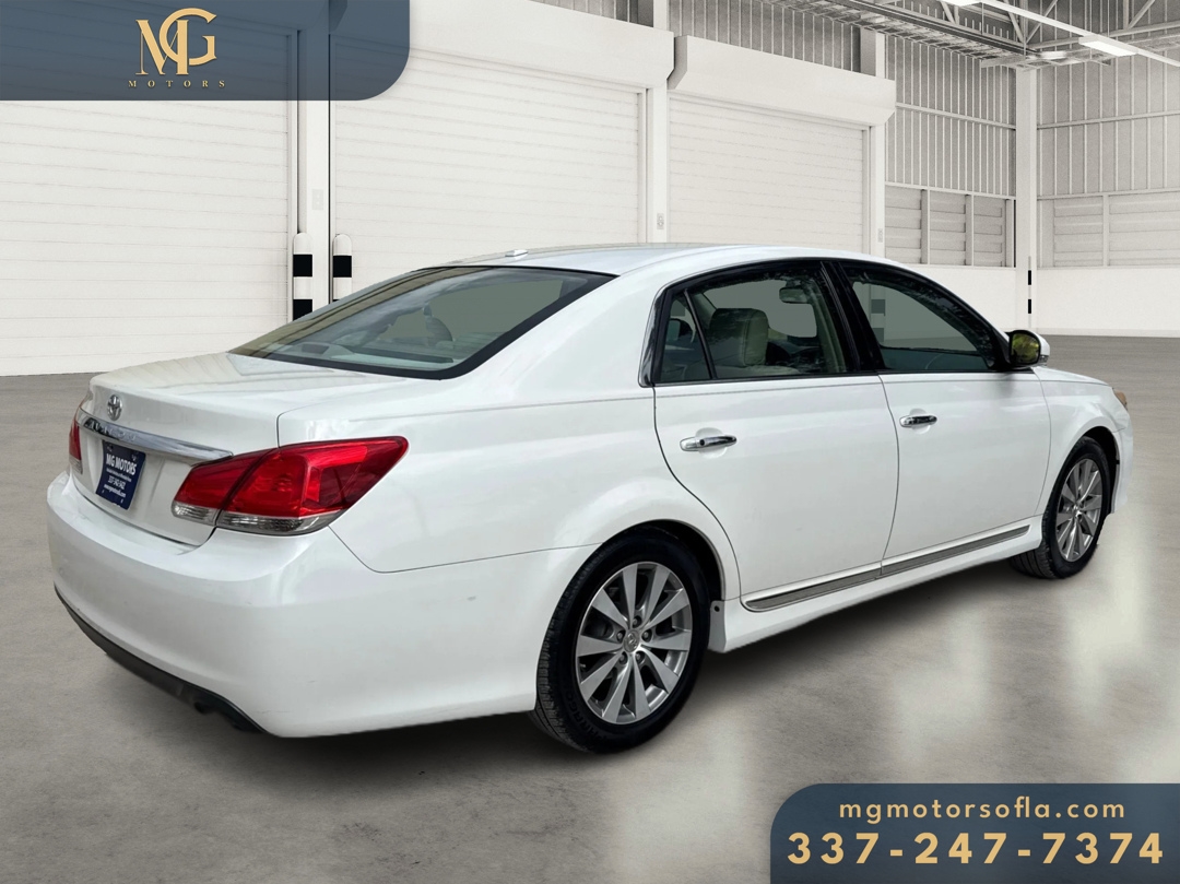 Toyota Avalon Base 2011