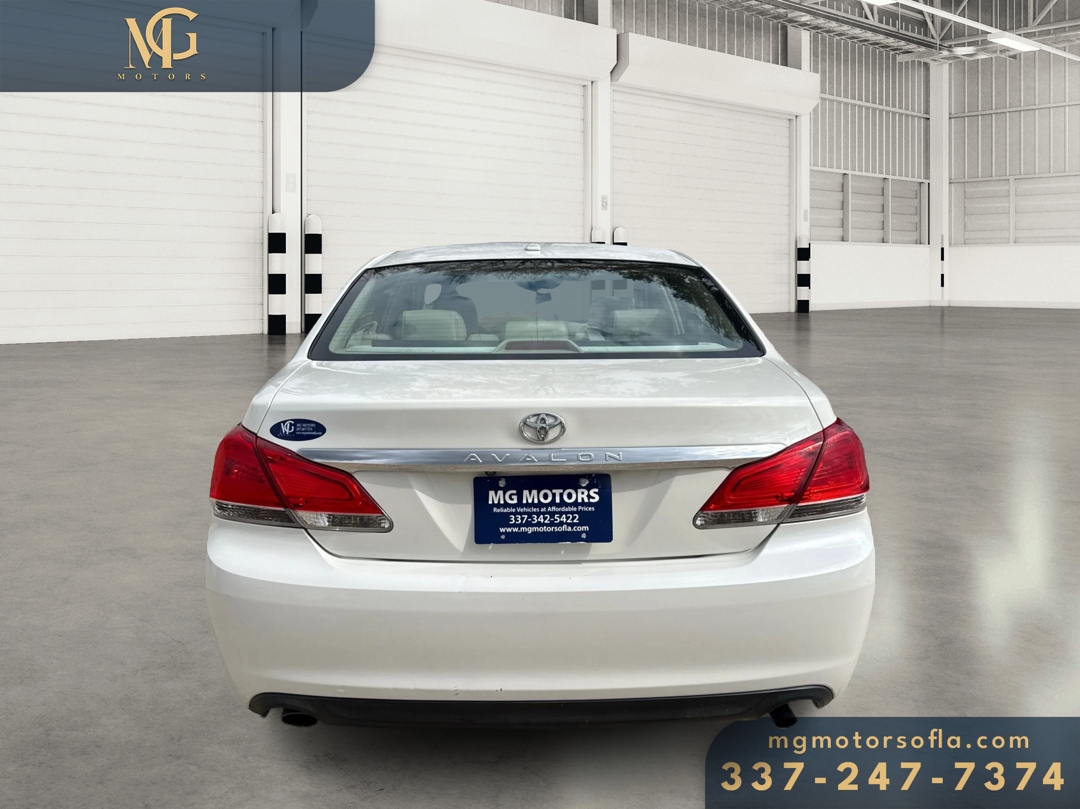 Toyota Avalon Base 2011