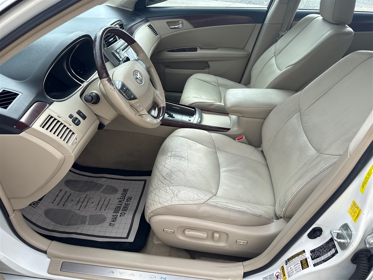 Toyota Avalon Base 2011