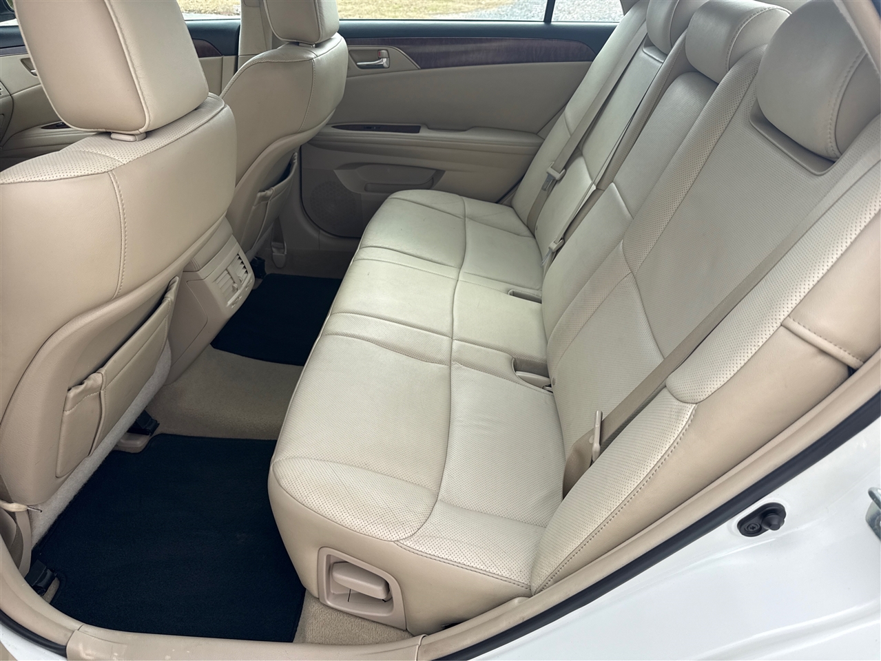 Toyota Avalon Base 2011