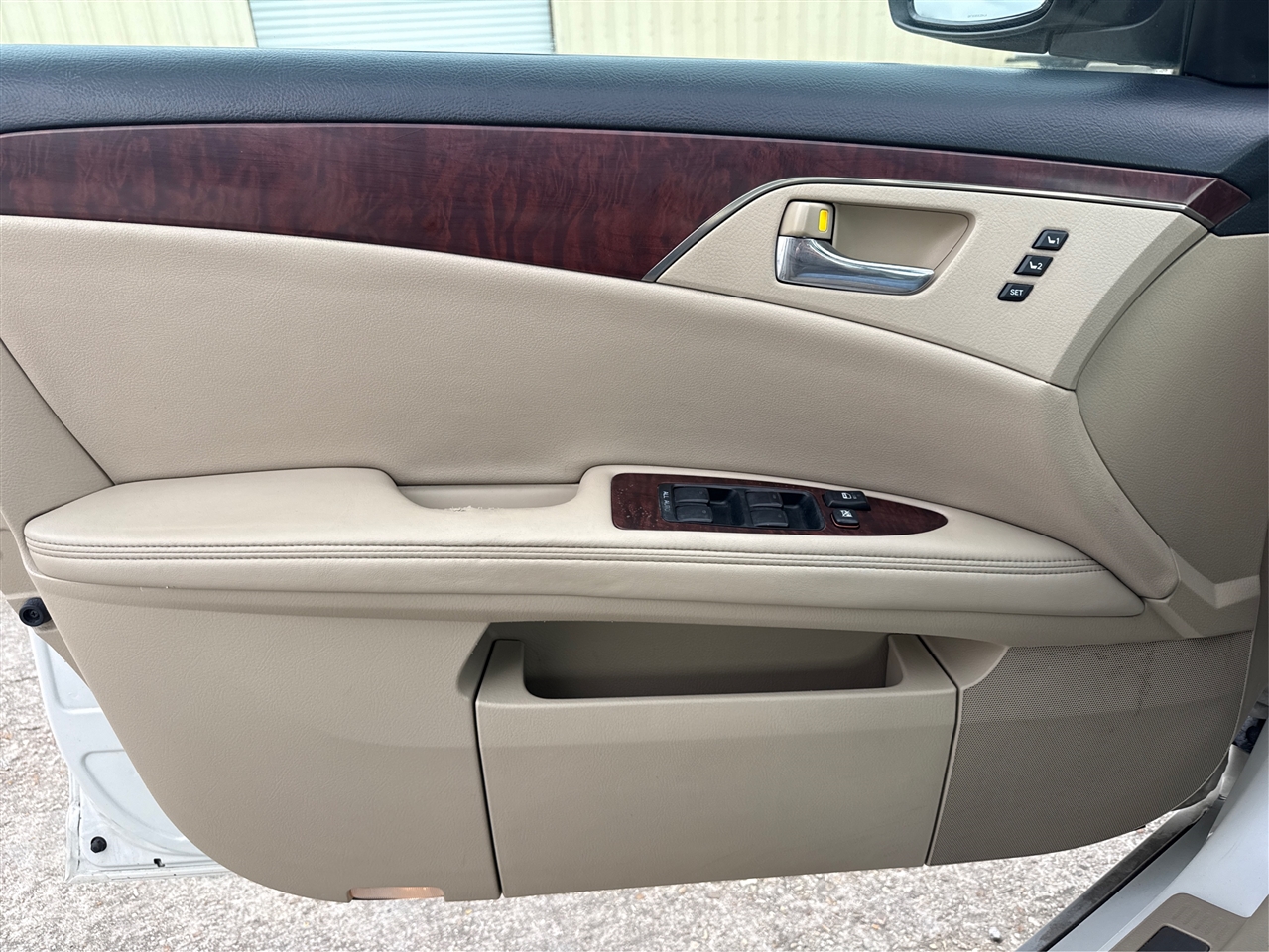 Toyota Avalon Base 2011