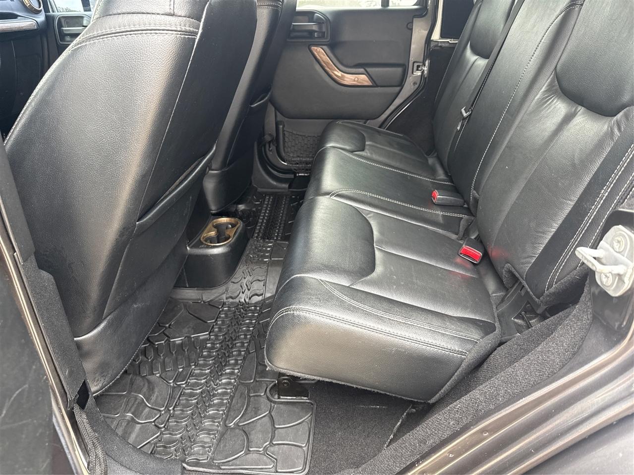 Jeep Wrangler Unlimited Sahara 4WD 2017