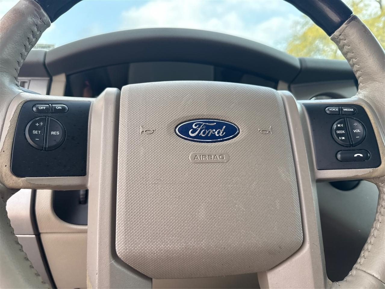 Ford Expedition EL Limited 2WD 2012