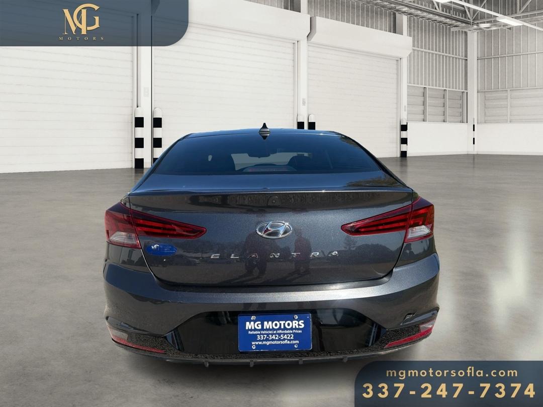 Hyundai Elantra SEL 2020