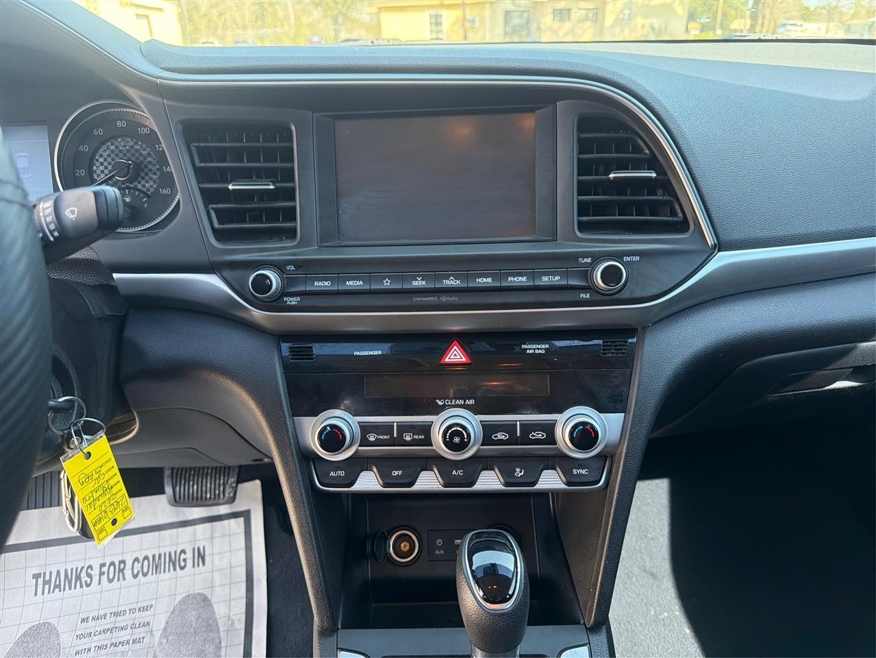 Hyundai Elantra SEL 2020