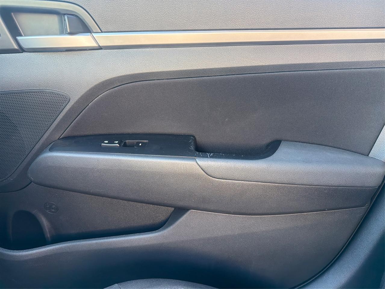 Hyundai Elantra SEL 2020