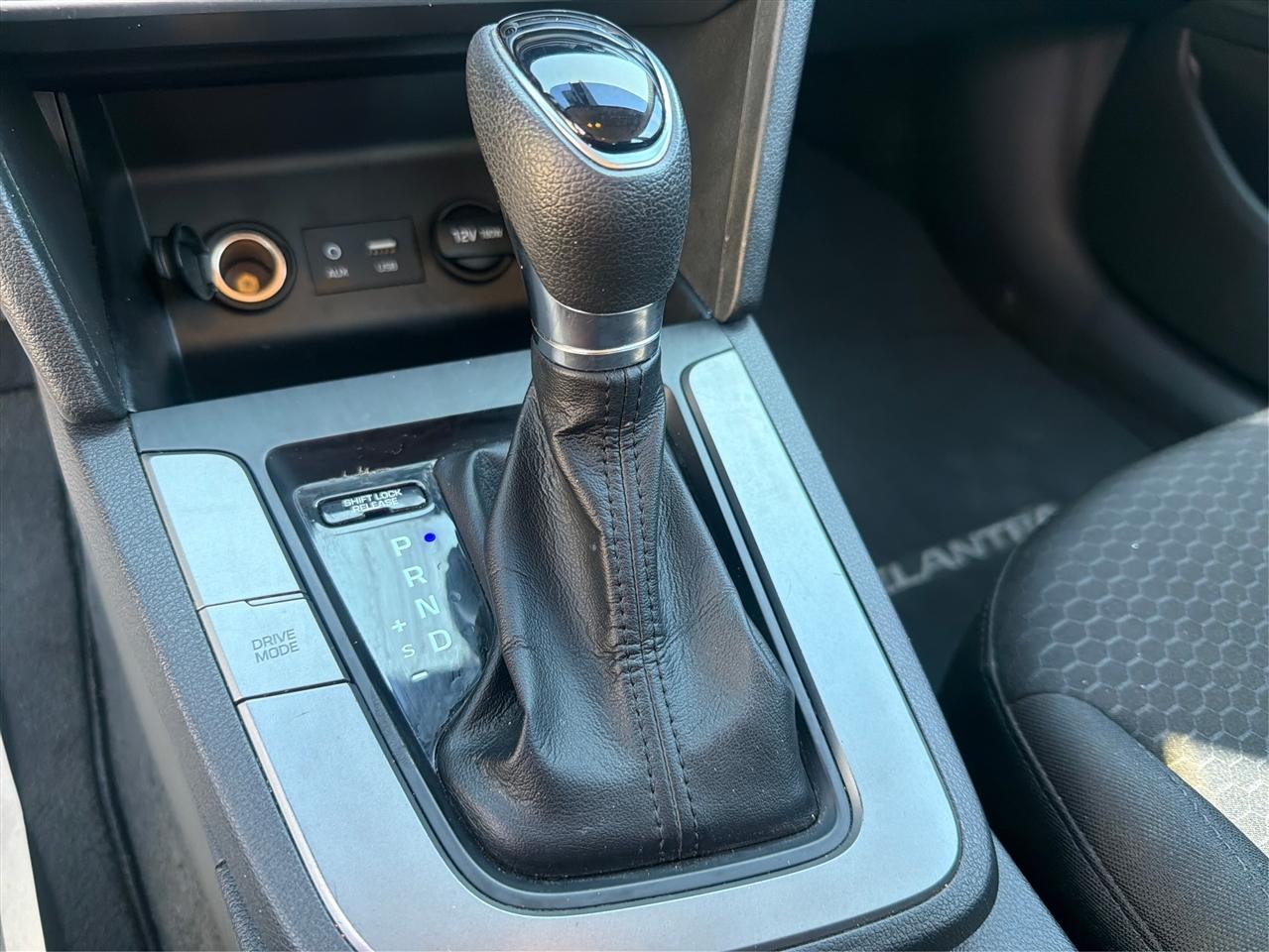 Hyundai Elantra SEL 2020