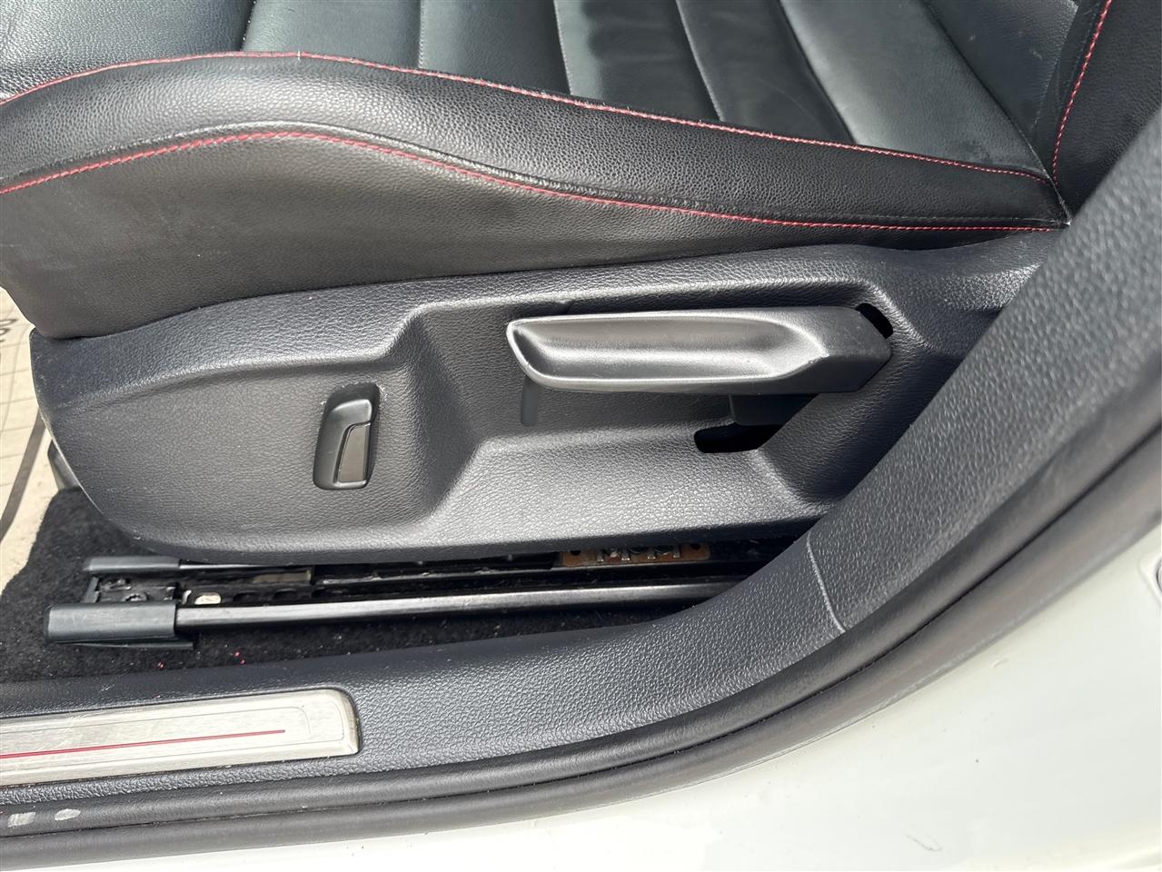 Volkswagen Golf GTI S 6A 4-Door 2017