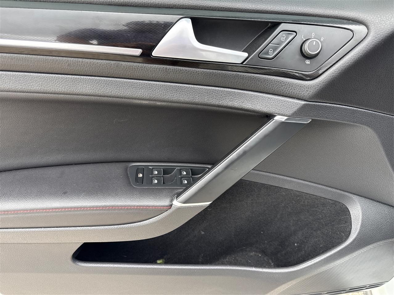 Volkswagen Golf GTI S 6A 4-Door 2017