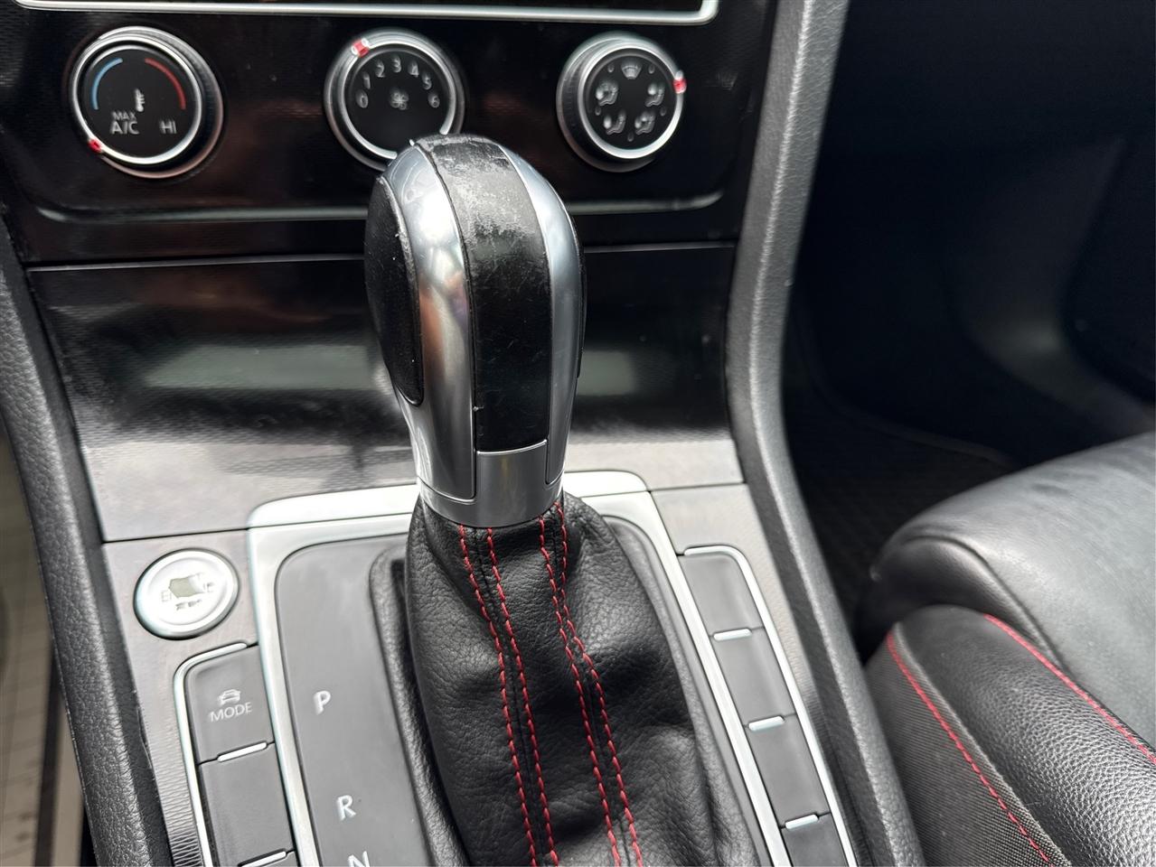 Volkswagen Golf GTI S 6A 4-Door 2017