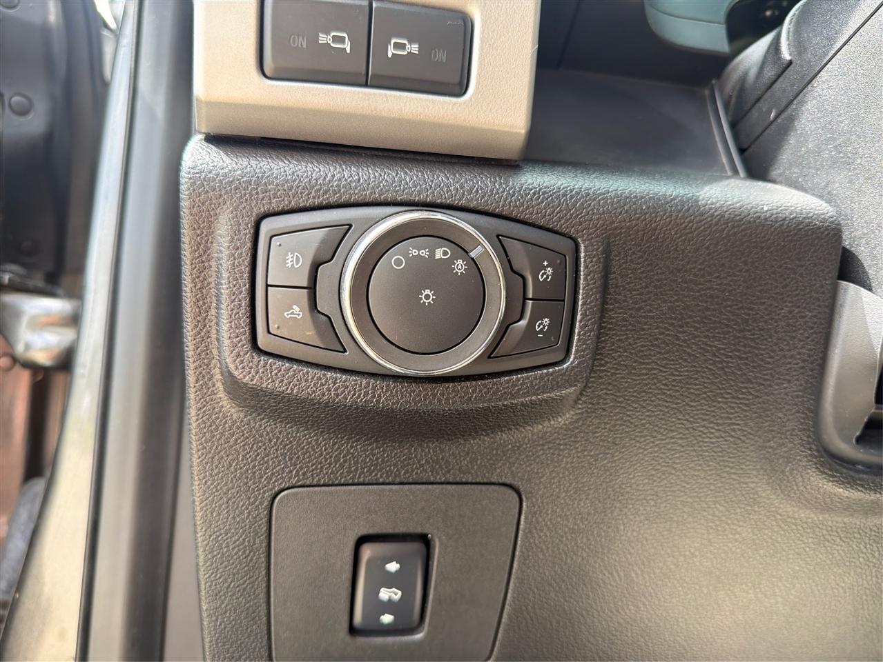 Ford F-150 Lariat SuperCrew 5.5-ft. Bed 4WD 2017