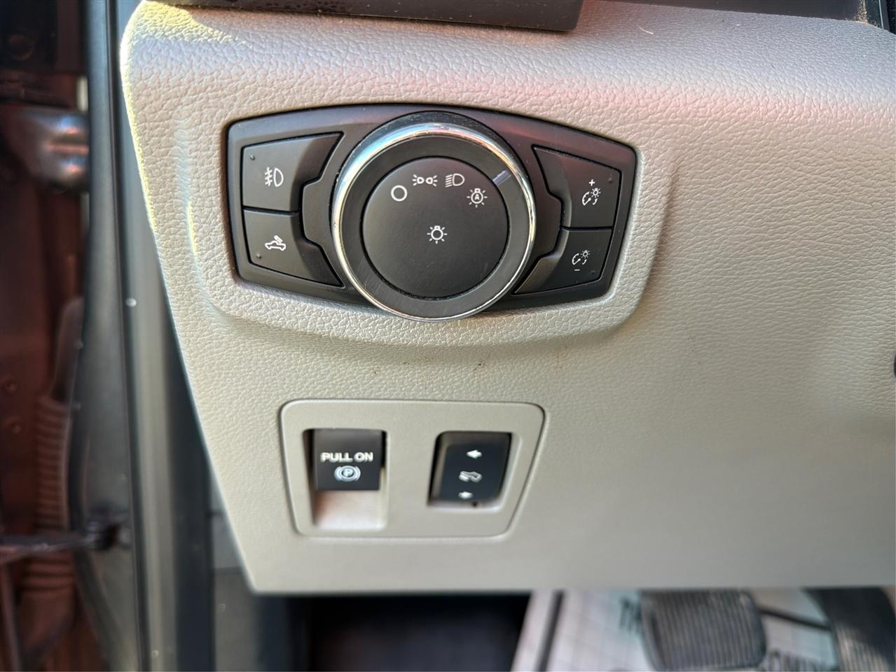 Ford F-150 XLT SuperCrew 5.5-ft. Bed 2WD 2015