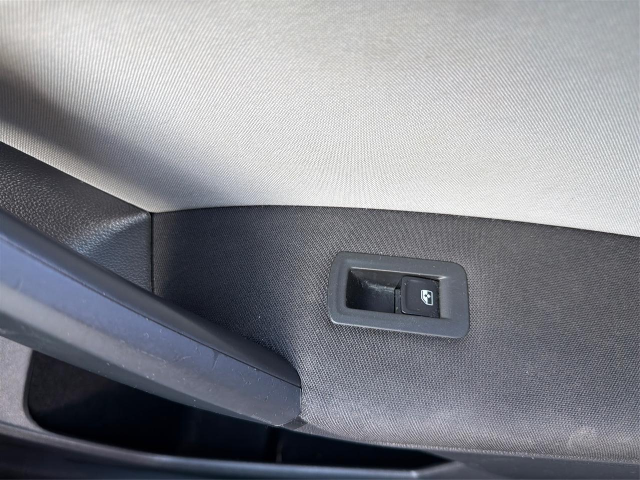 Volkswagen Tiguan S 2019